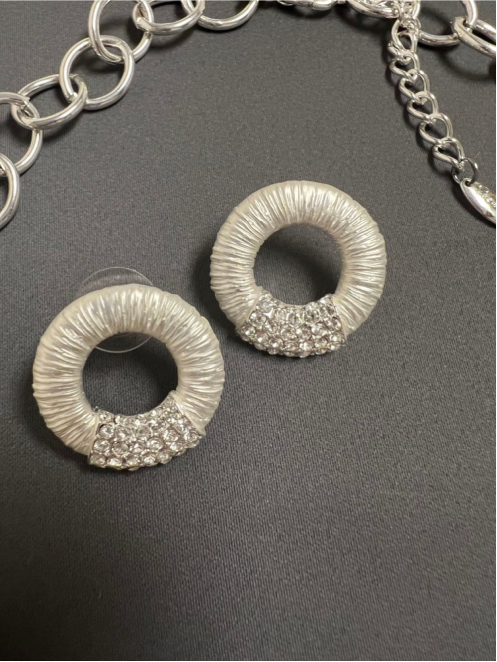 Silver rushed tone necklace set - Picture 3 of 3